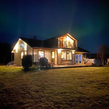Cottage With Good Standard Next To Neiden River Exterior photo