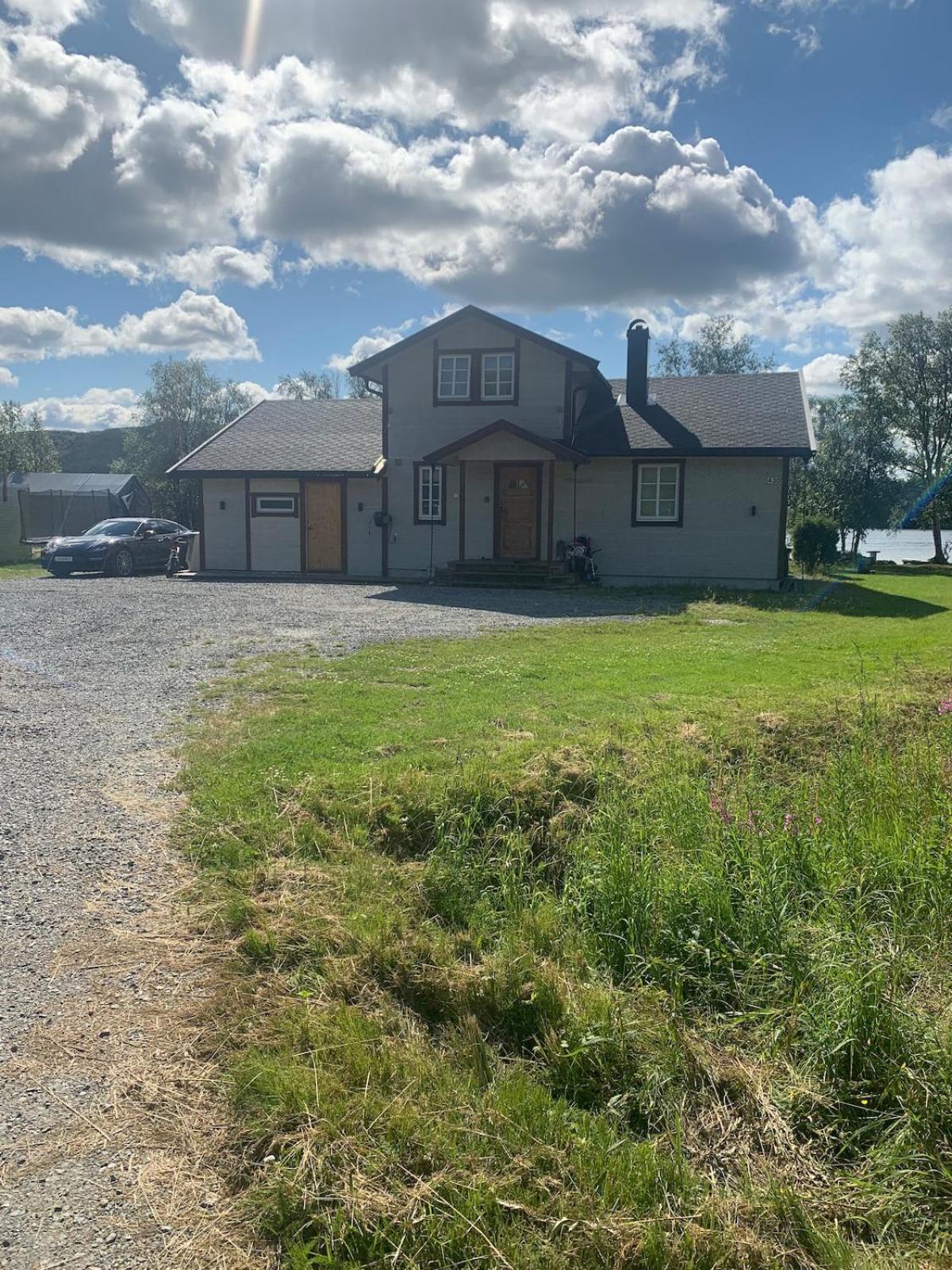 Cottage With Good Standard Next To Neiden River Exterior photo