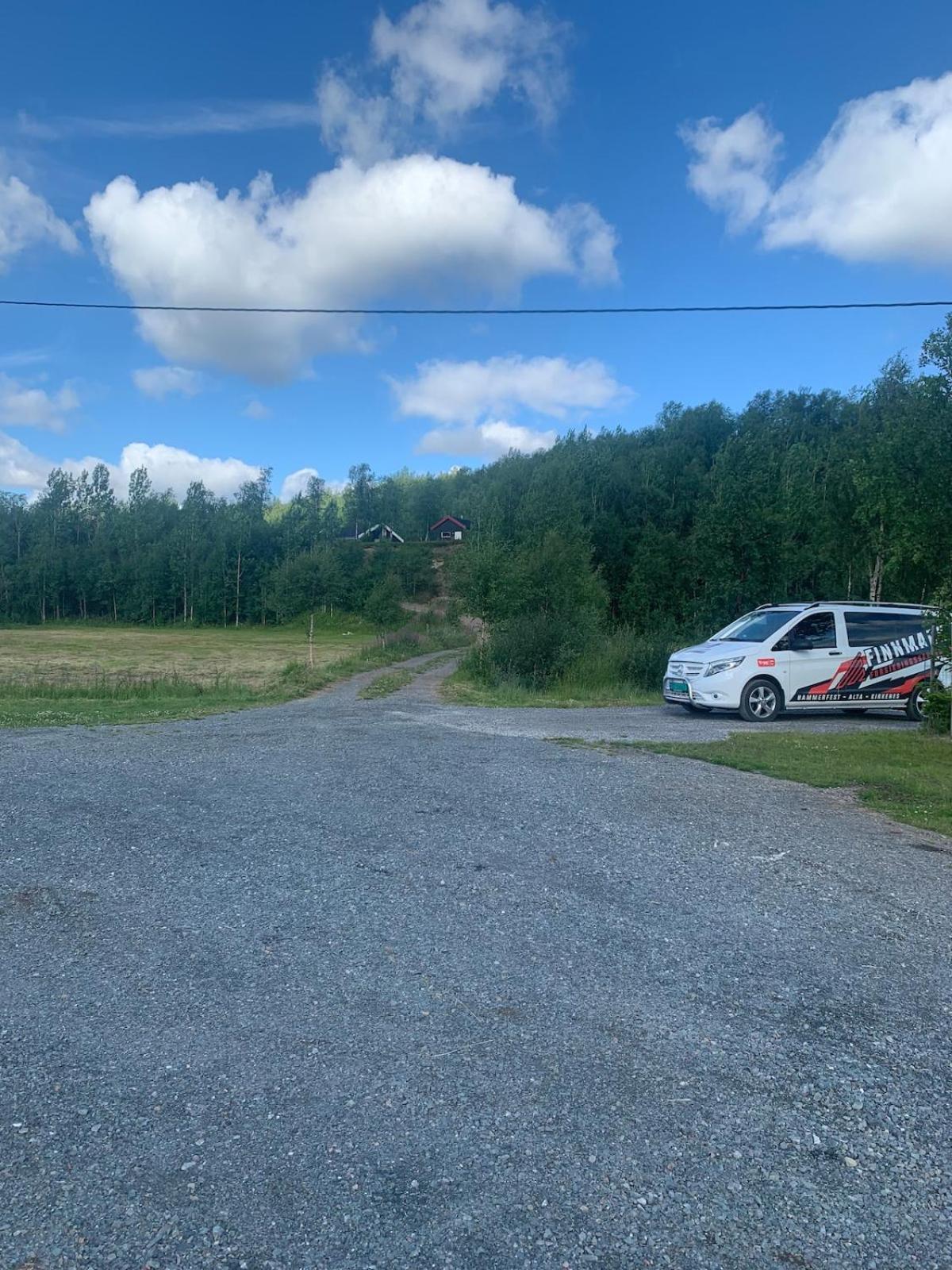 Cottage With Good Standard Next To Neiden River Exterior photo