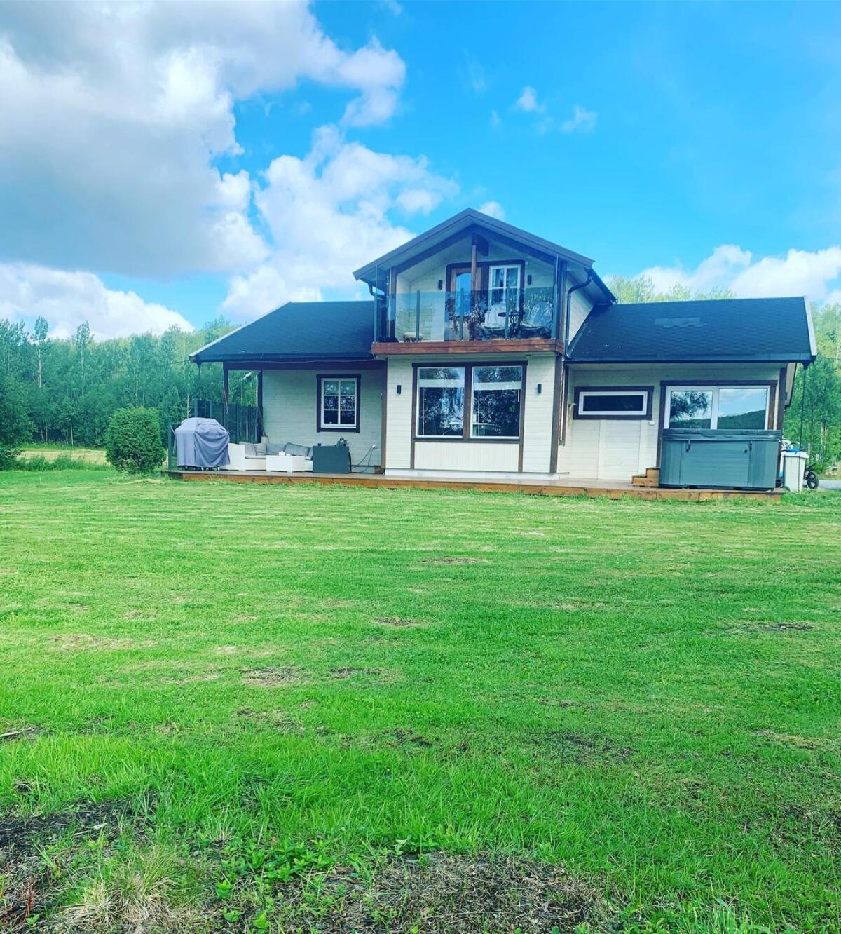 Cottage With Good Standard Next To Neiden River Exterior photo